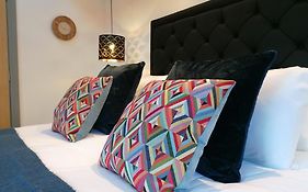 1 Bedroom Suite In Holt With Parking
